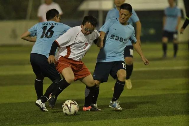 国王险胜公牛豪取7连胜 步行者终结骑士12连胜