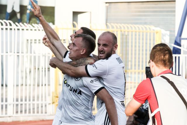 2026十堰马拉松鸣枪开跑 上万跑者领略“山水车城”